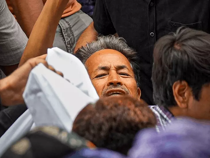 दिल्ली हाईकोर्ट बोला–वांगचुक को इलाज के लिए उठाना गलत नहीं:सरकार–पुलिस से 3 दिन में जवाब मांगा, अंतरिम आदेश नहीं दिया; अगली सुनवाई गुरुवार को